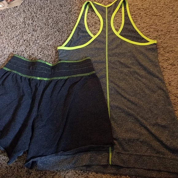 Workout tank and shorts set - Picture 4 of 4